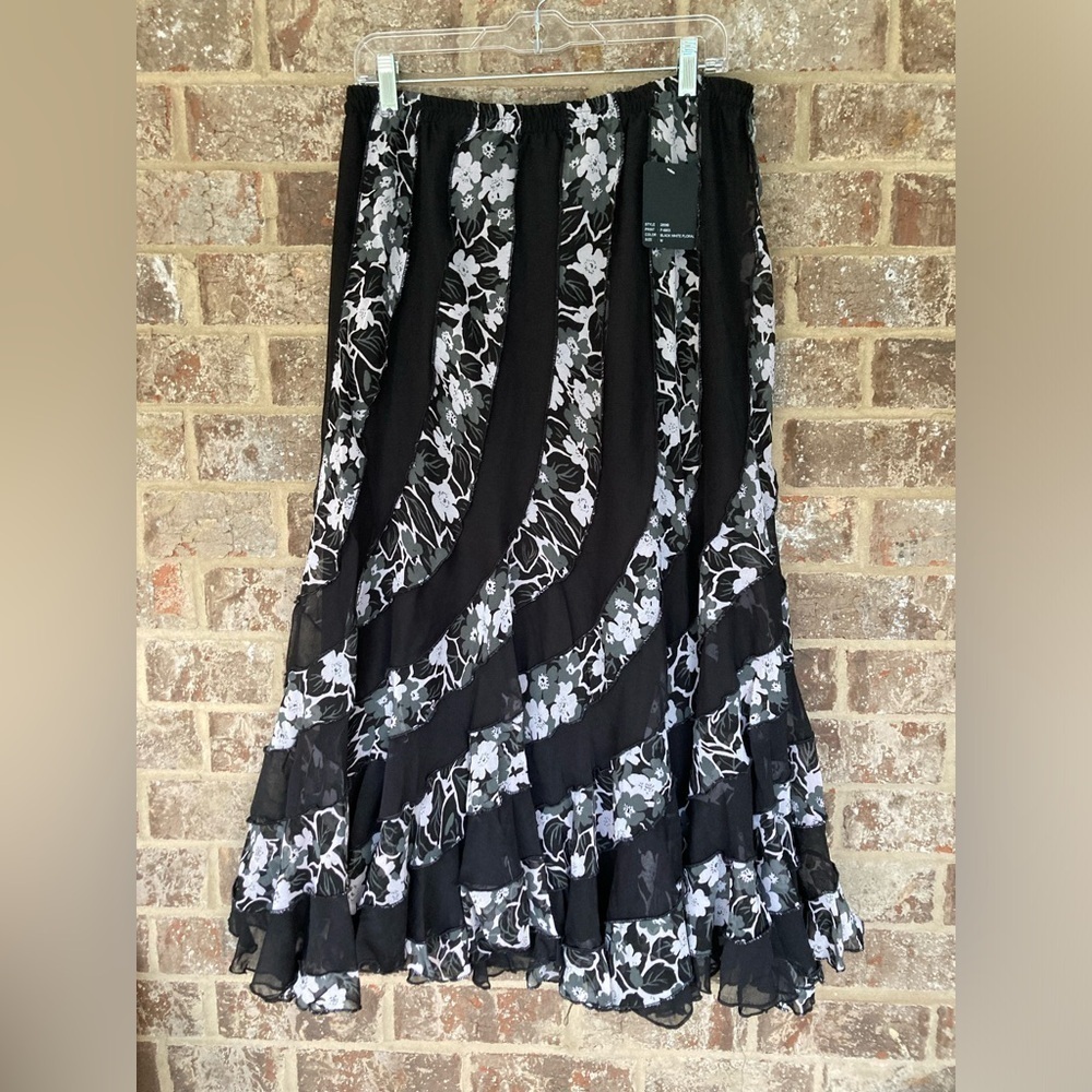 Black & White Floral Maxi Skirt Sz M Whimsy Gothic Flowy Gypsy Fairy NWT - Picture 1 of 13